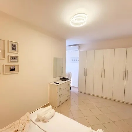 Bogdani Apartment Golem (Tirana)